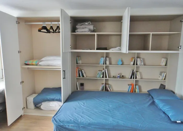 Your Beautiful Nest In Hongdae, Cosy & Memorable *