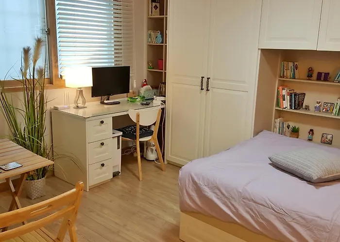 Your Beautiful Nest In Hongdae, Cosy & Memorable
